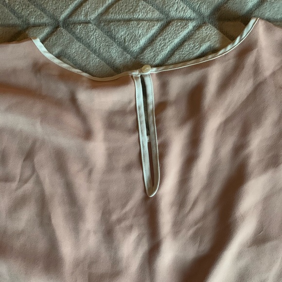 Soft pink top - Picture 2 of 3